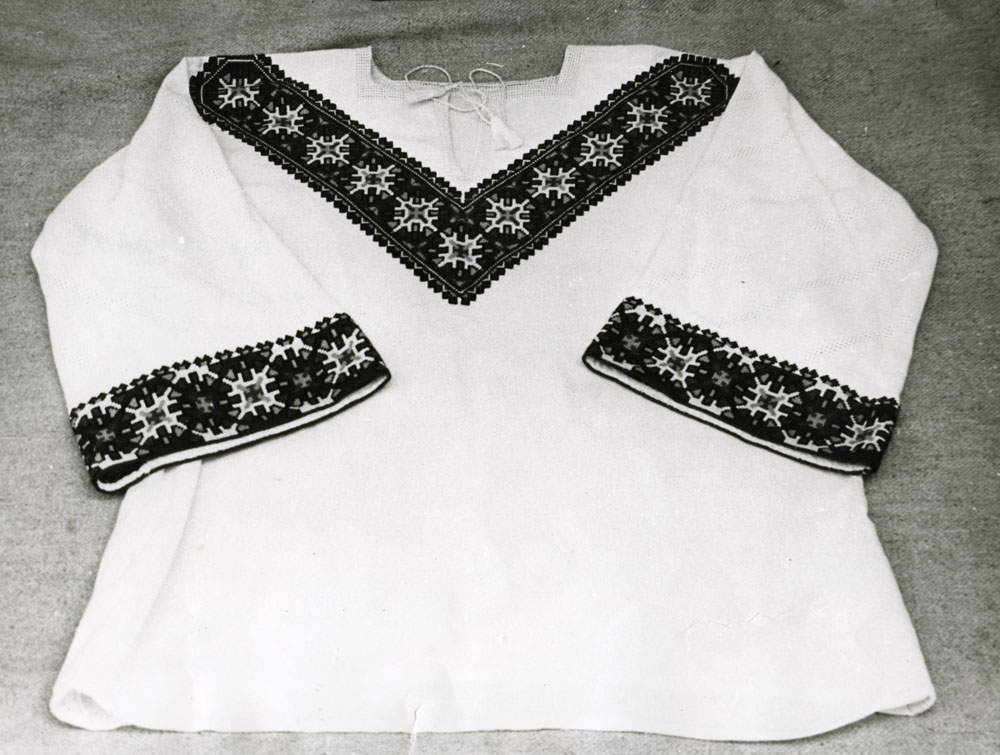 Сорочка жіноча «Молода газдиня». Домоткане полотно, муліне; техніки - хрестик, сітка, мережка